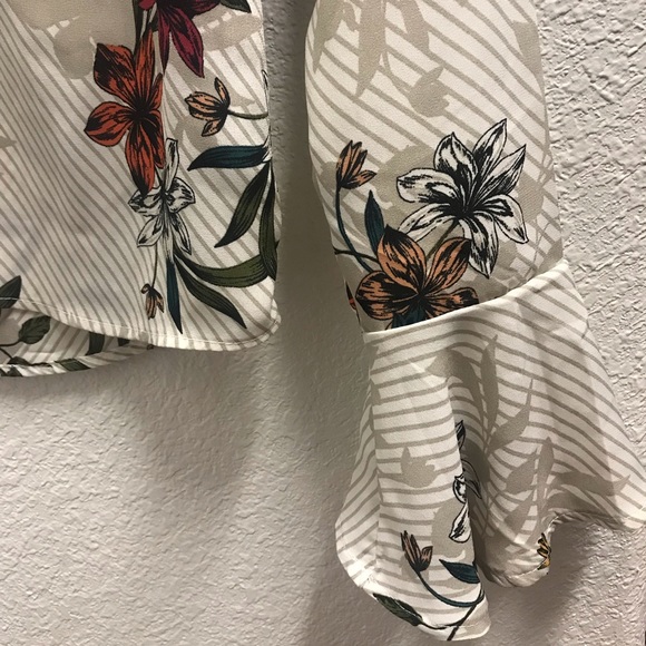 NWT Floral Blouse - Picture 2 of 7